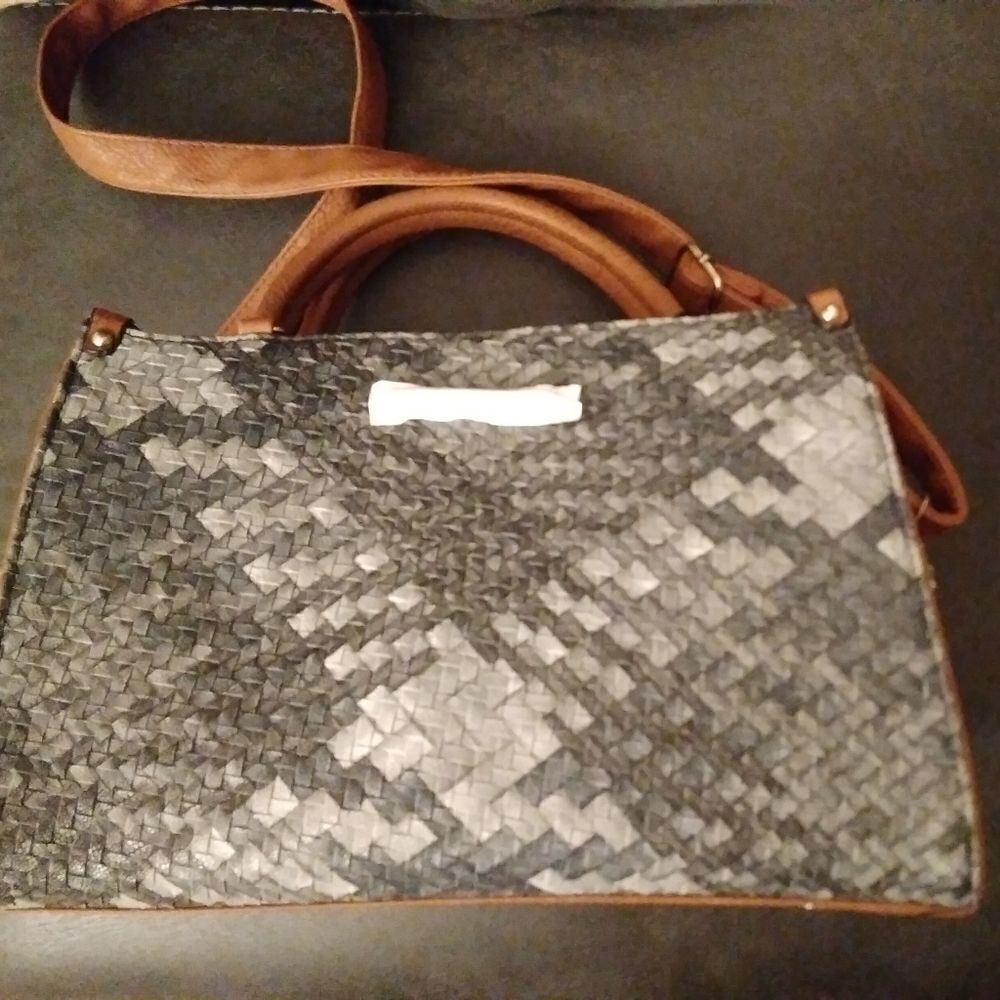 Diamond Pattern Handbag - Picture 6 of 6